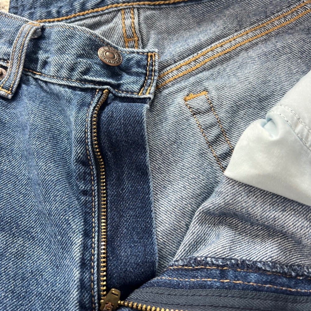 LEVI'S 80s Mom Jean Women's Size 29x30 25" Inseam Distressed Raw Hem Premium - Picture 9 of 16